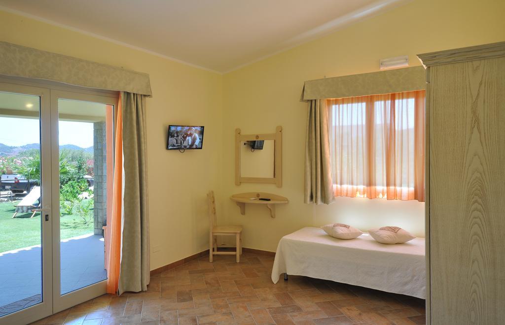 Affittacamere B&B La Villa Dei Graniti 维拉西米乌斯 外观 照片